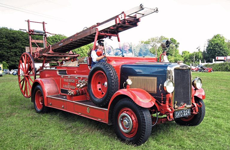 Glorious 1939 Leyland Pump Escape fire engine